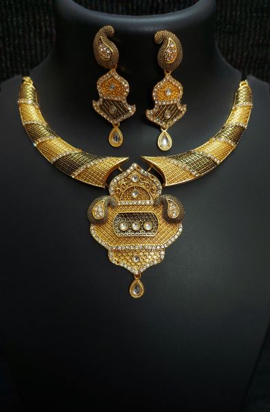 Gold Plated Stone Bi colour Choker Set with 6 months warranty