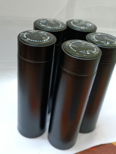 Steelless temperature bottle black color