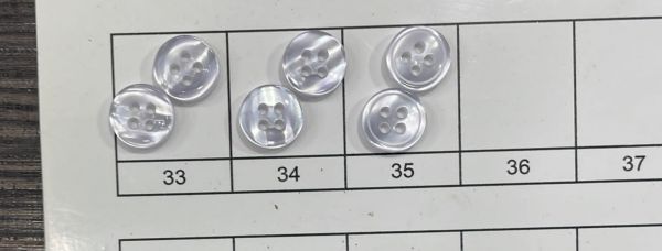 18L plain white shirt button (3mm) 6grs