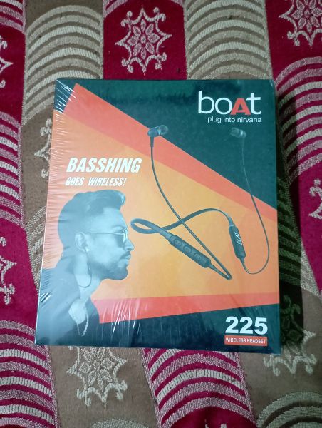 Boat 225 wireless online earphones price