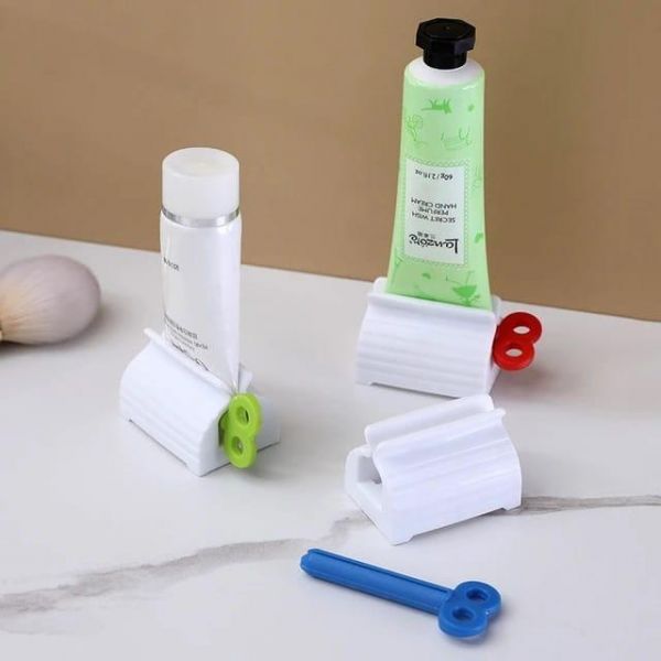 Toothpaste squeezer 