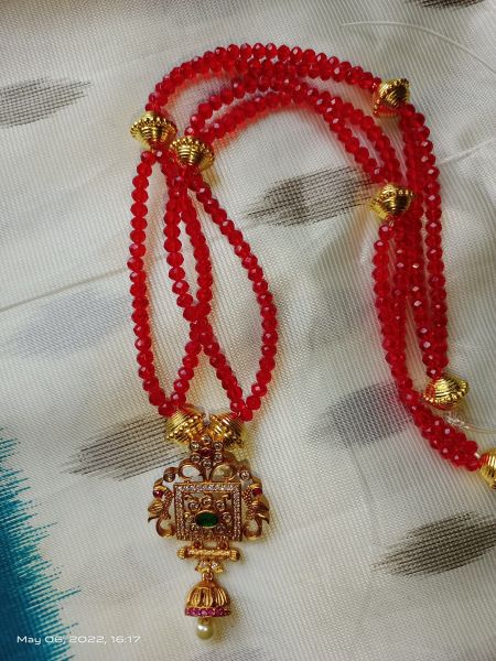 Red pearl long necklace ! With guaranteed pendant .