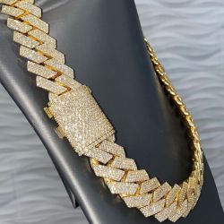 Buss down vvs moissanite diamond Cuban chains.