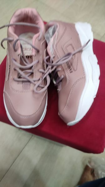 Fashionable girls sports shoes (Skin color) 