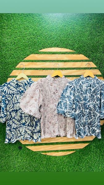 Printed puff slues top
