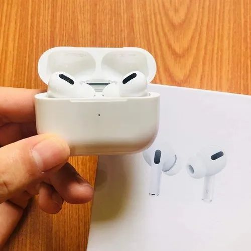 AirPods Pro Wireless Charging Case