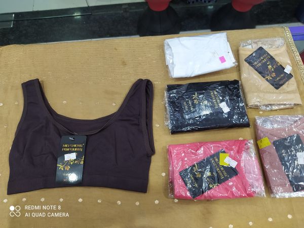 Imported fabric sports bra . size - 30-32 strechable, comfortable colour-6